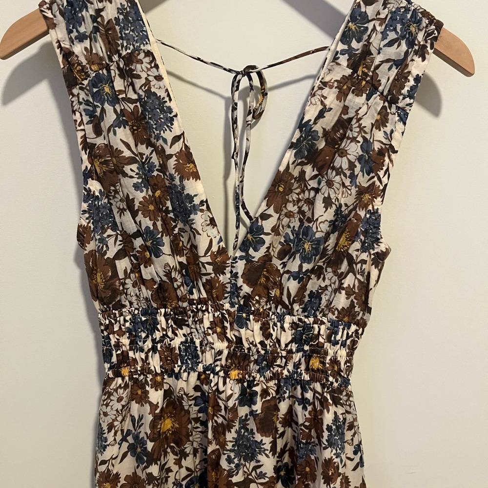 Abercrombie & Fitch Floral V-Neck Sleeveless Maxi Dress in Cream, Brown and Blue - Picture 3 of 4